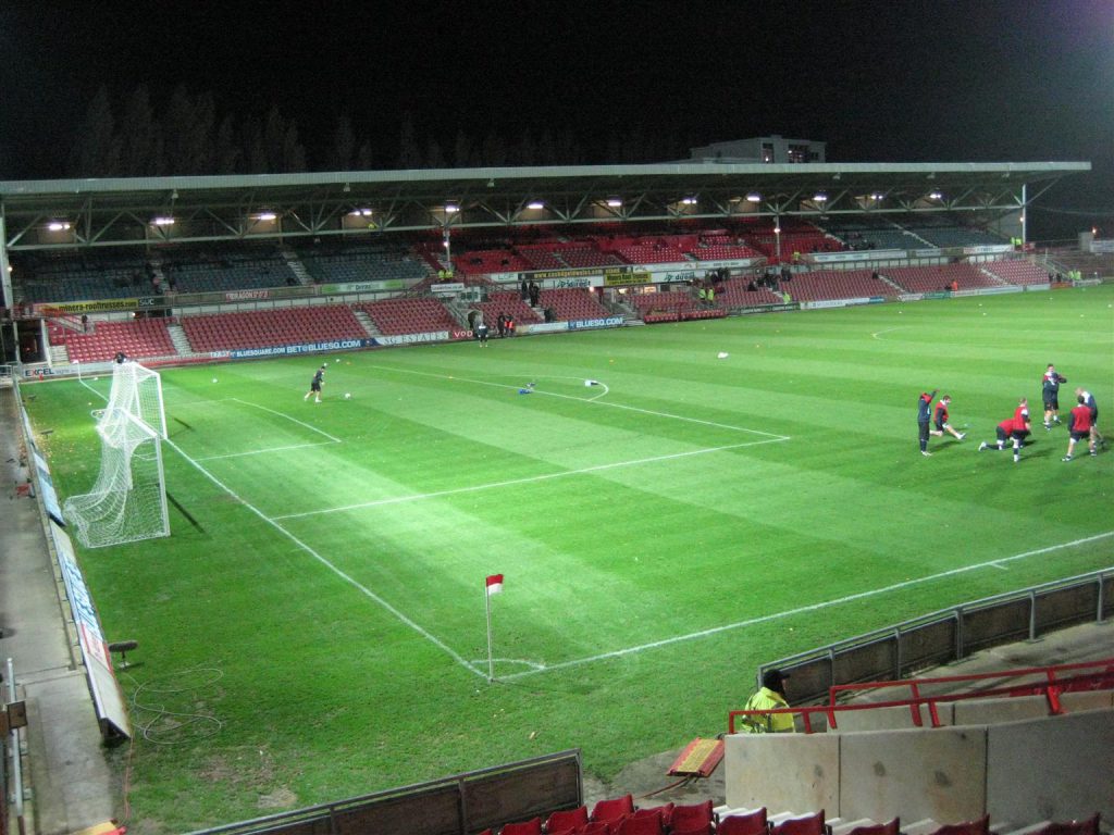 Racecourse Ground_2010_03