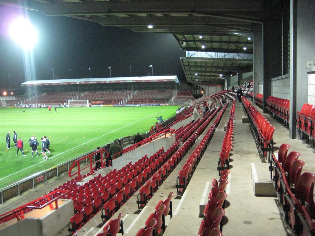 Racecourse Ground_2010_04